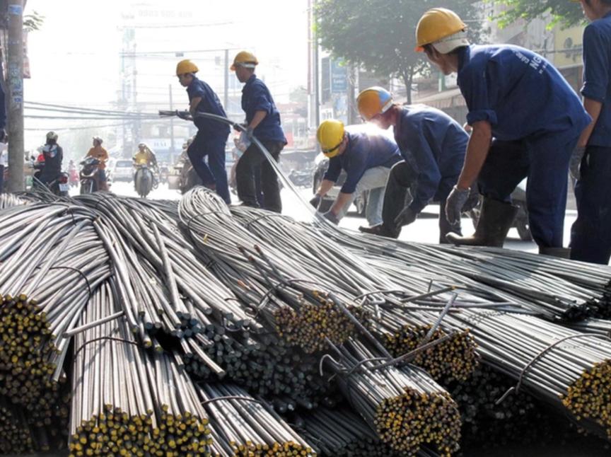 Giá nguyên vật liệu tăng quá mạnh gây nên sự cạnh trạnh không lành mạnh giữa các các nhà thầu. (Ảnh minh hoạ)