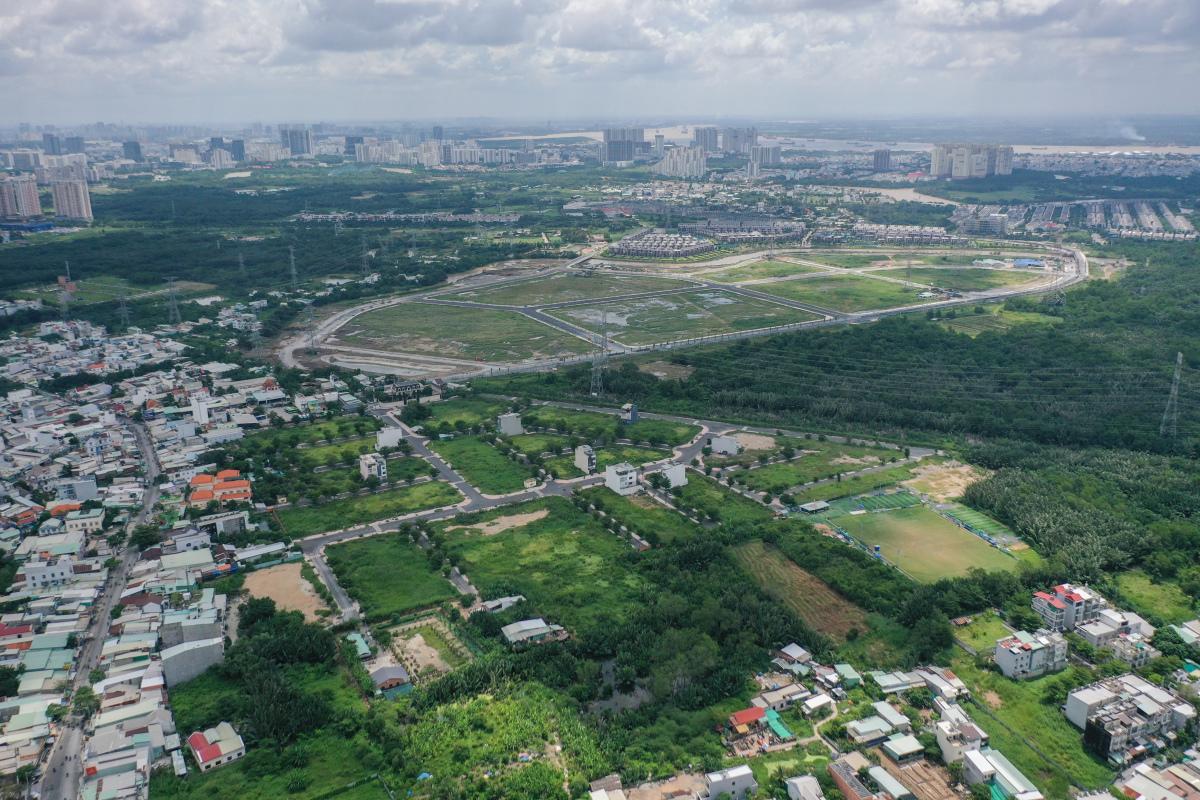 Không ít các bạn trẻ hoặc những gia đình có con nhỏ đã quyết định thuê nhà ở xa khu trung tâm, cũng xa nơi làm việc để có thể tiết kiệm chi phí. (Ảnh minh họa)