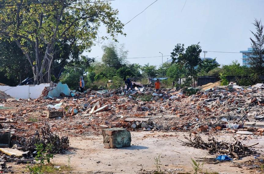 Người dân đồng thuận, tích cực tháo dỡ nhà cửa, bàn giao mặt bằng triển khai dự án. (Ảnh: Huy Hoàng)