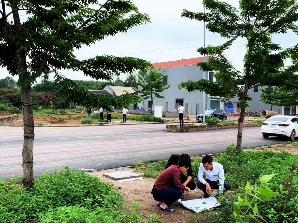 Nhà đầu tư chuyển hướng về các tỉnh lân cận Hà Nội để mua bất động sản. (Ảnh minh họa)